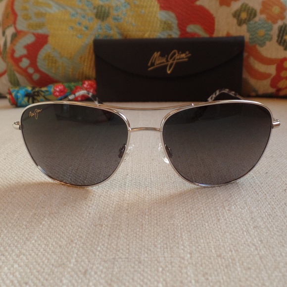 Maui Jim CLIFF HOUSE Silver Titanium Frame w/ Neutral Grey Lens - Picture 3 of 9